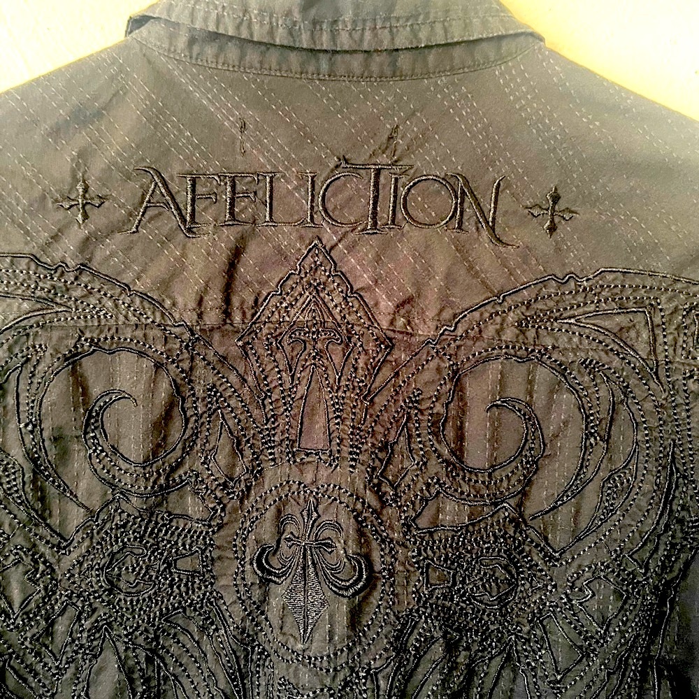 Affliction button down XL - Picture 2 of 4